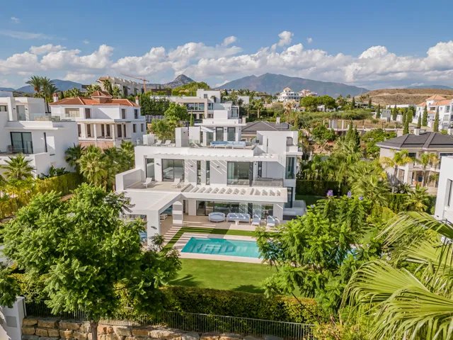 Villa in Benahavis, Malaga