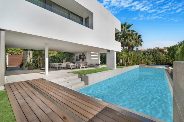 Villa in Benahavis, Malaga