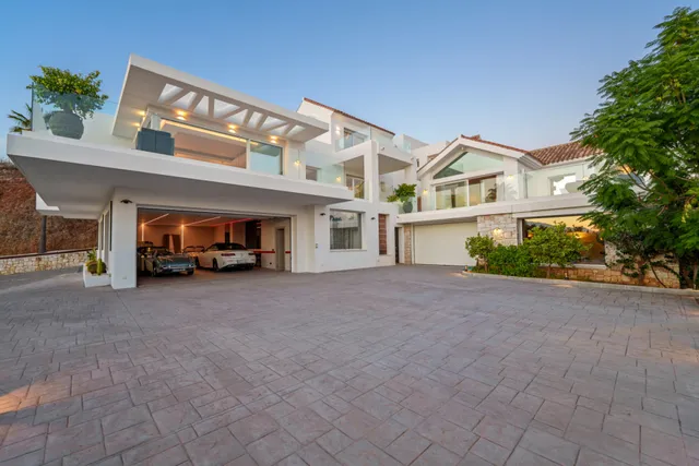 Villa in Benahavis, Malaga