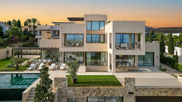 Villa in Benahavis, Malaga
