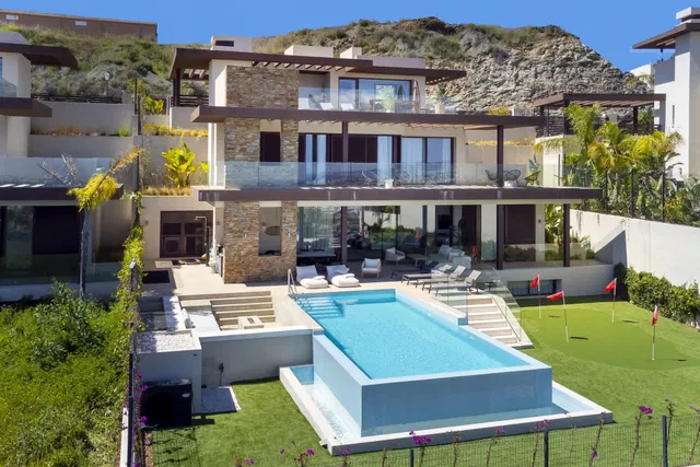 Villa in Benahavis, Malaga