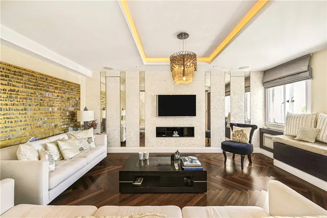 Chiltern Court, Baker Street, Marylebone