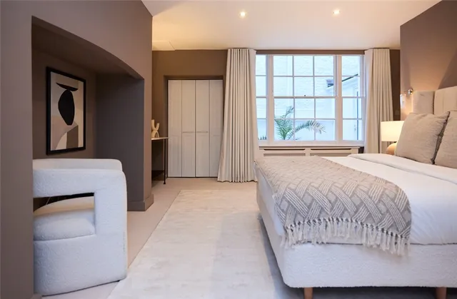 Strathearn Place, London