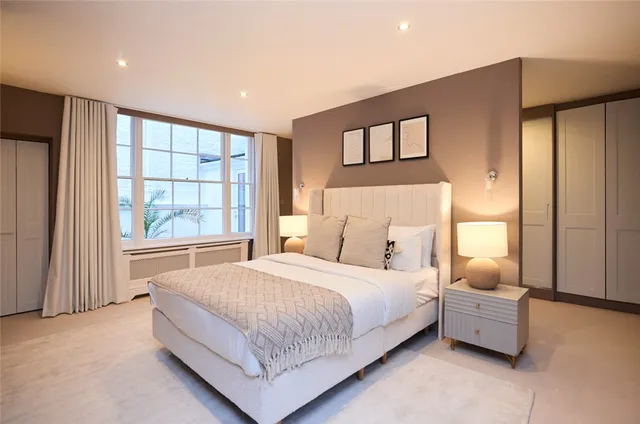Strathearn Place, London