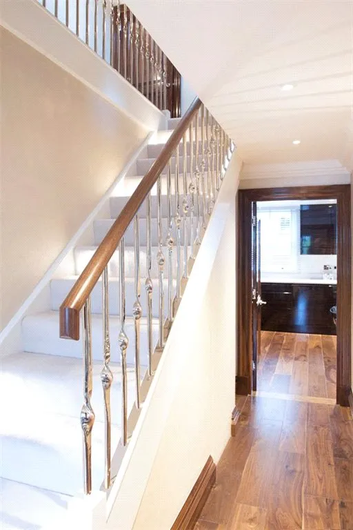 9, Grosvenor Hill, London
