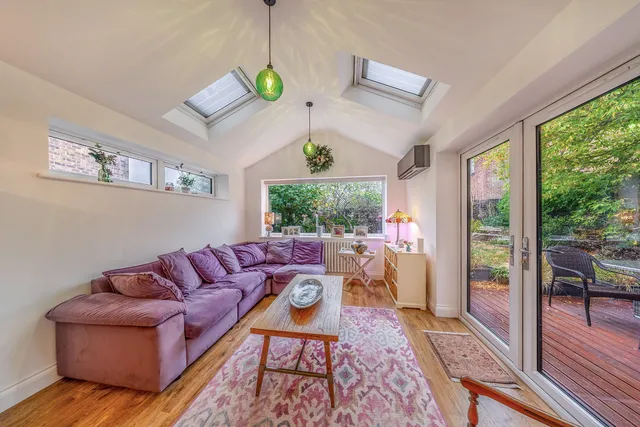 11 Hilmanton, Reading RG6 4HN