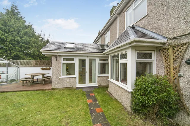 20 Maes Padarn, Caernarfon LL55 4TD