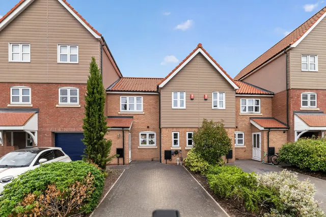 3 Marina Court, Burton Waters, Lincoln LN1 2ZL