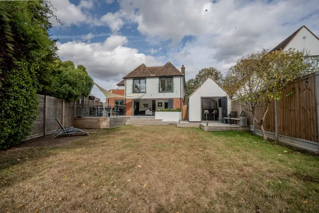 30 Hillside Walk, Brentwood CM14 4RB