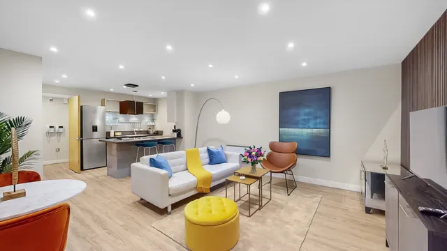 Spacious 1 Bedroom Apartment | Oyster Wharf | Pet-Friendly | Patio | Super Fast WiFi