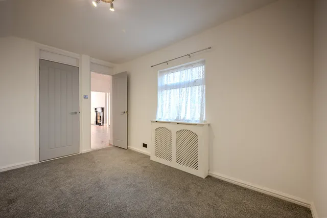 Flat 1, 9 Mount Pleasant Road, Hastings TN34 3SB