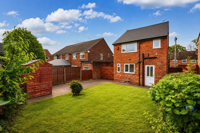 15 Bradshaw Avenue, Failsworth M35 0JY