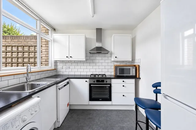 11 Tracey Court Belmont Lane, Stanmore HA7 2PS