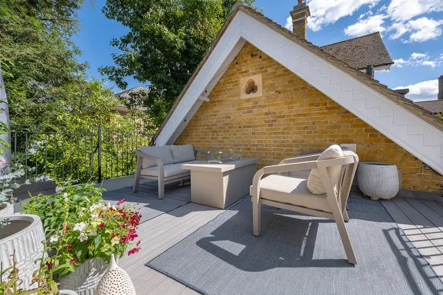 67 Oatlands Avenue, Weybridge KT13 9TL