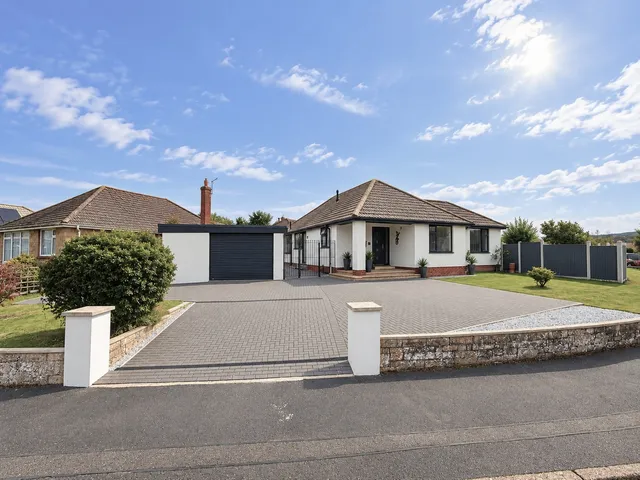 24 Fairview Crescent, Sandown PO36 9EL