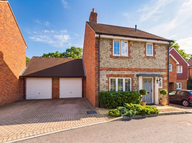 33 Bailey Road, Rowlands Castle PO9 6BF