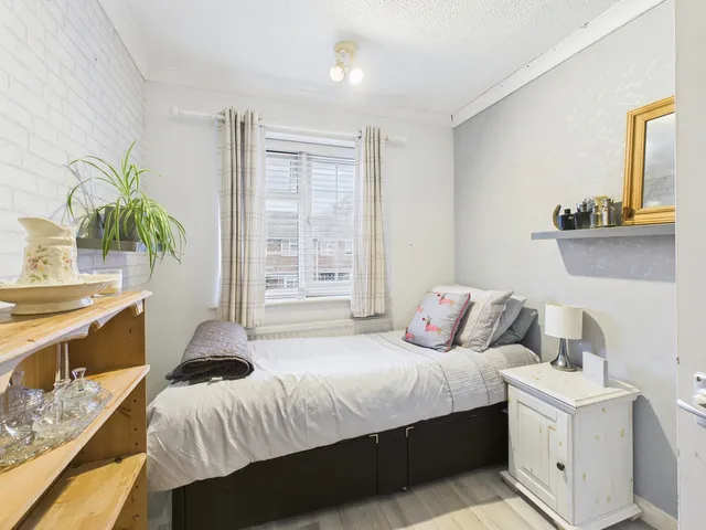 4 Royal Gardens, Rowlands Castle PO9 6ER