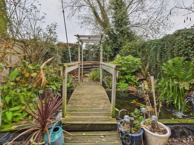 4 Royal Gardens, Rowlands Castle PO9 6ER