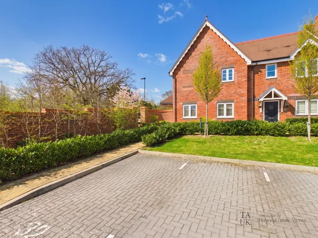 32 Woodlands Avenue, Rowlands Castle PO9 6FA
