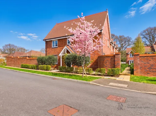 32 Woodlands Avenue, Rowlands Castle PO9 6FA