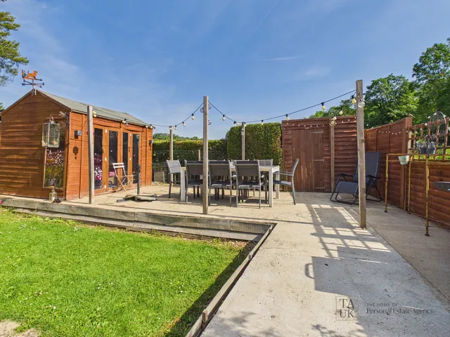 27 Ashcroft Lane, Finchdean PO8 0AX