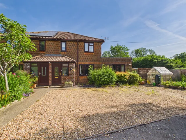27 Ashcroft Lane, Finchdean PO8 0AX