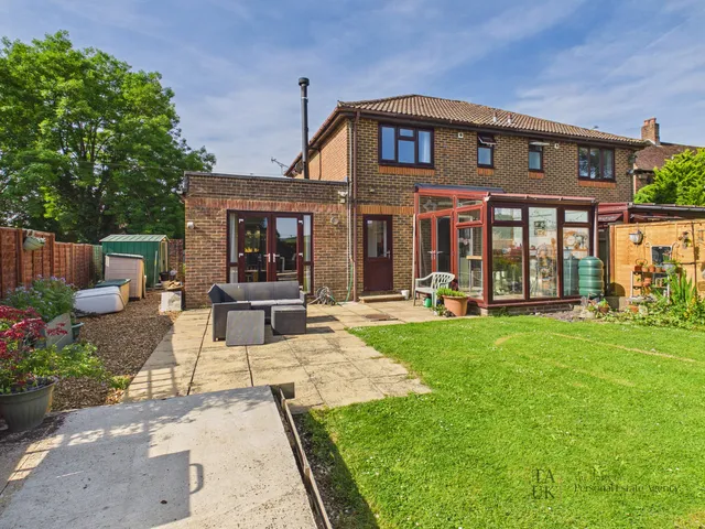 27 Ashcroft Lane, Finchdean PO8 0AX