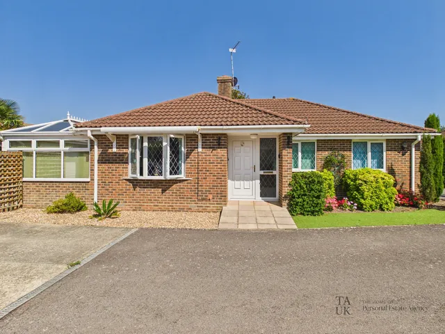 7b Sea View Road, Hayling Island PO11 9PD