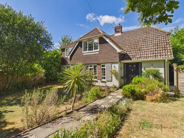106 Redhill Road, Rowlands Castle PO9 6DF