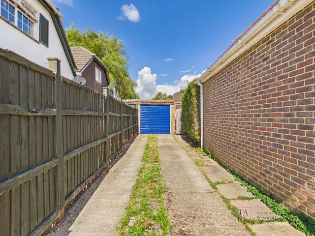 106 Redhill Road, Rowlands Castle PO9 6DF