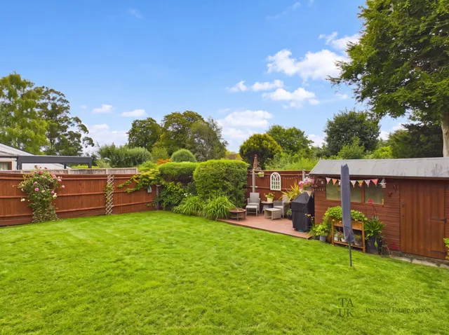 69 Bowes Hill, Rowlands Castle PO9 6BS