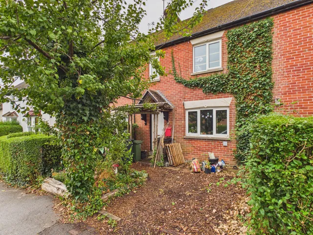 37 Castle Road, Rowlands Castle PO9 6AP