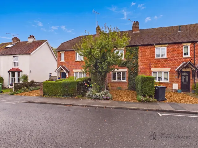 37 Castle Road, Rowlands Castle PO9 6AP