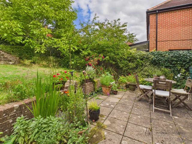 6 Spinnaker View, Bedhampton PO9 3JD