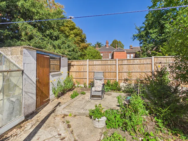 2 Lymbourn Road, Havant PO9 2SL