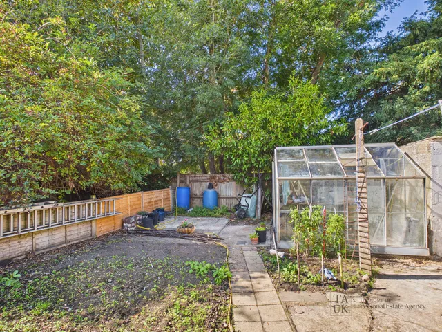 2 Lymbourn Road, Havant PO9 2SL
