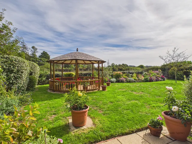 4 Glen Dale, Rowlands Castle PO9 6EP