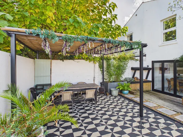 41 Sinah Lane, Hayling Island PO11 0HJ