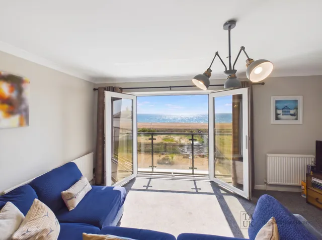22a Bembridge Drive, Hayling Island PO11 9LU