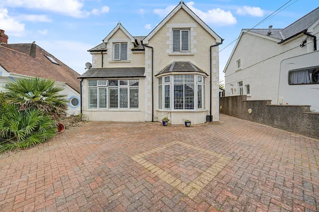 6 West Road, Porthcawl CF36 3SN
