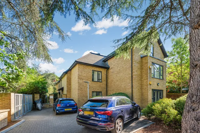 21 Clarence Avenue, London SW4 8LA