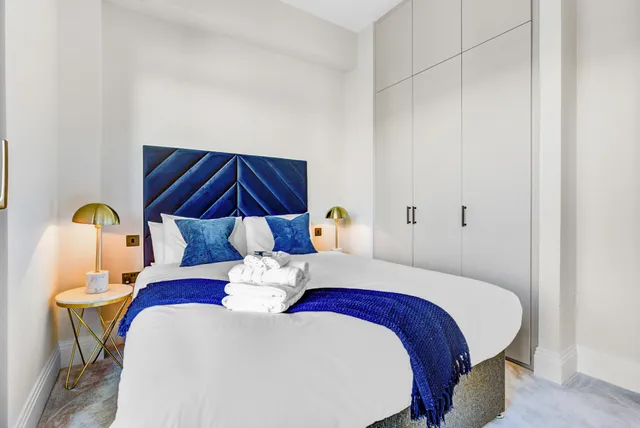 Luxury 2 Bedroom River View Apartment Near Canary Wharf | Pet-Friendly | Private Balcony