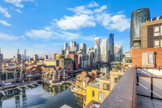 Luxury 2 Bedroom River View Apartment Near Canary Wharf | Pet-Friendly | Private Balcony
