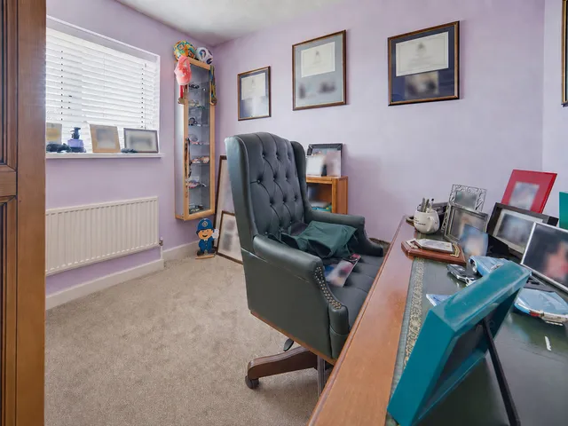 38 Llwyn Helig, Kenfig Hill CF33 6HN