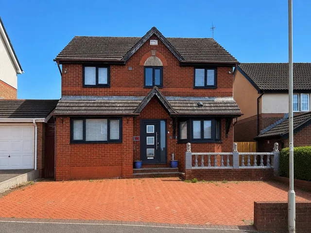 38 Llwyn Helig, Kenfig Hill CF33 6HN
