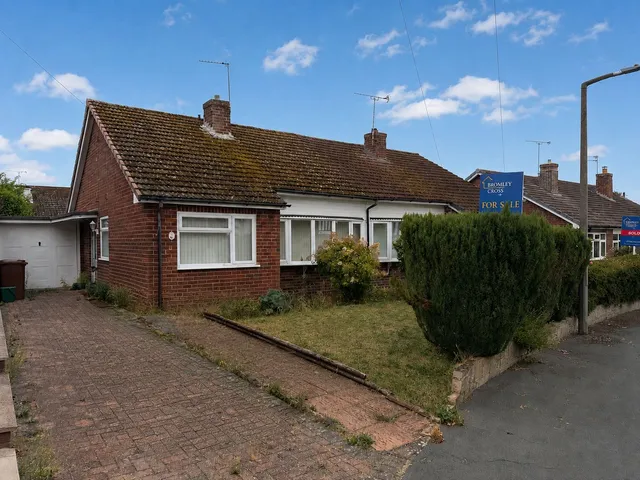 8 Westmead Road, Barton Under Needwood, Staffordshire DE13 8JP