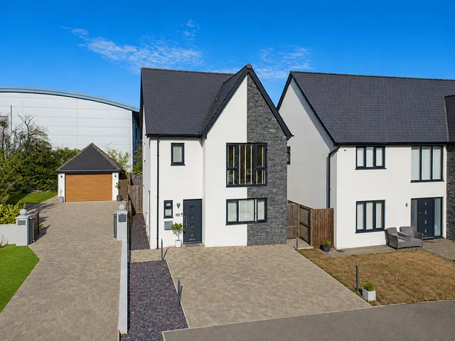 5 Laurel Court, Bridgend CF31 3YX