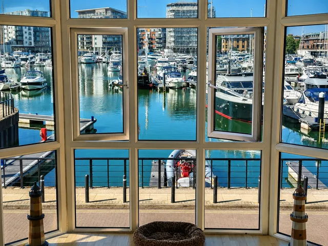 54 Atlantic Close, Southampton SO14 3TB