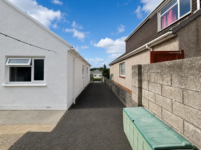 12 Heol-Y-Groes, Bridgend CF31 1QE