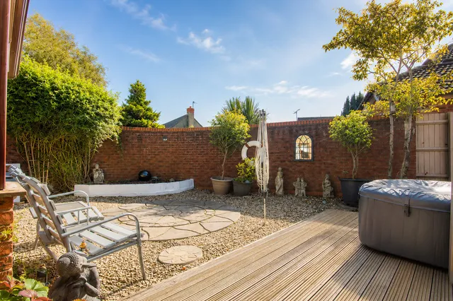 28 Oakfields, Cardiff CF3 2EZ